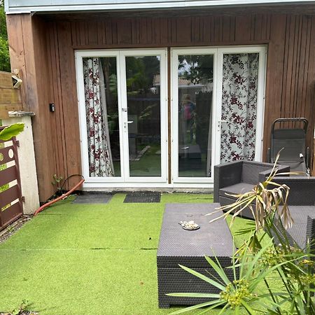 Le Chalet Au Bord Des Pistes Cyclables Sainte-Helene (Gironde) Exterior foto