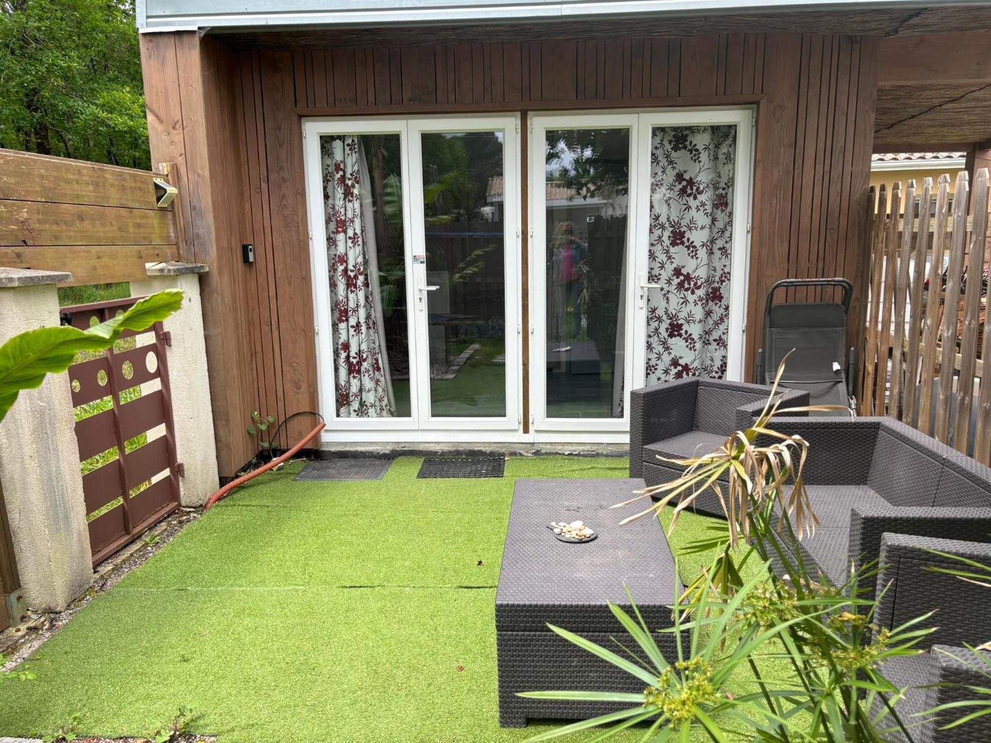 Le Chalet Au Bord Des Pistes Cyclables Sainte-Helene (Gironde) Exterior foto